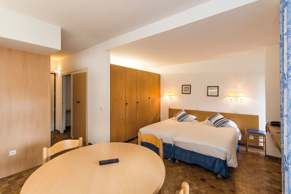 โฮเต็ล วาก็องซ์ เบลอ เดลคลอย Hotel แซงต์-ฌอง-กัป-เฟราต์ ภายนอก รูปภาพ