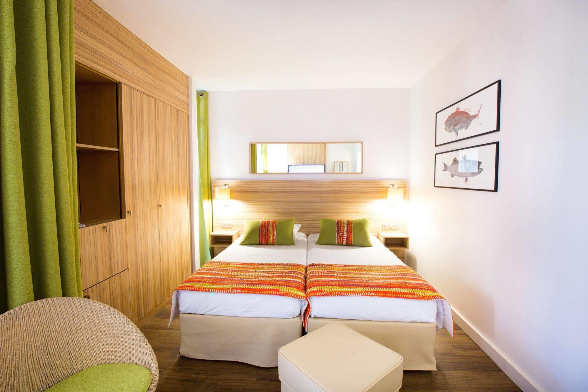 โฮเต็ล วาก็องซ์ เบลอ เดลคลอย Hotel แซงต์-ฌอง-กัป-เฟราต์ ภายนอก รูปภาพ