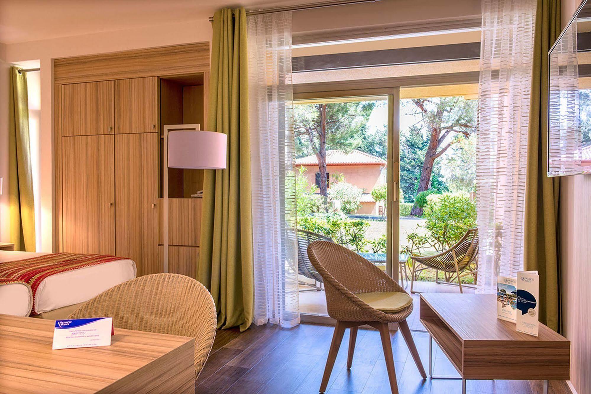 โฮเต็ล วาก็องซ์ เบลอ เดลคลอย Hotel แซงต์-ฌอง-กัป-เฟราต์ ภายนอก รูปภาพ