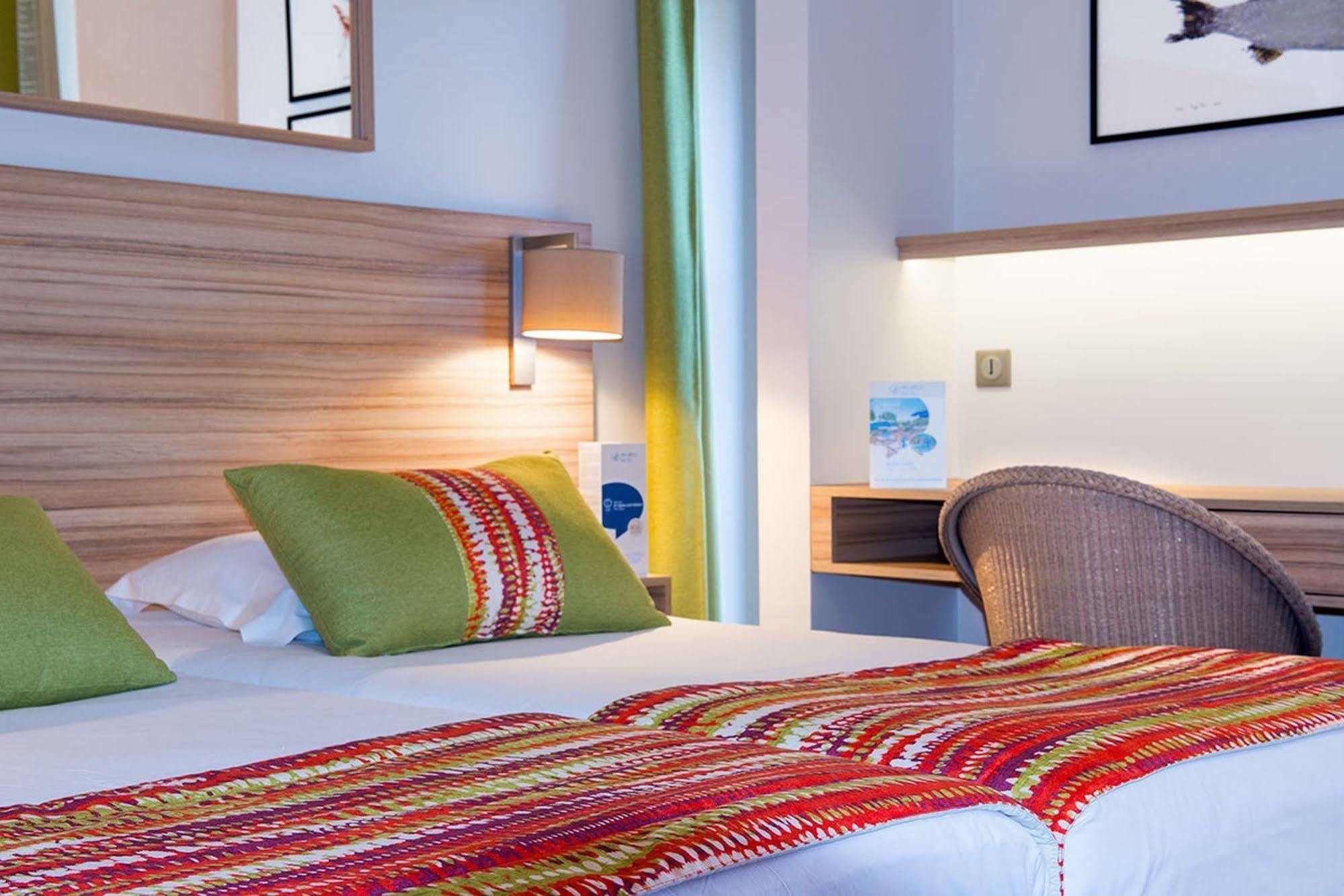 โฮเต็ล วาก็องซ์ เบลอ เดลคลอย Hotel แซงต์-ฌอง-กัป-เฟราต์ ภายนอก รูปภาพ