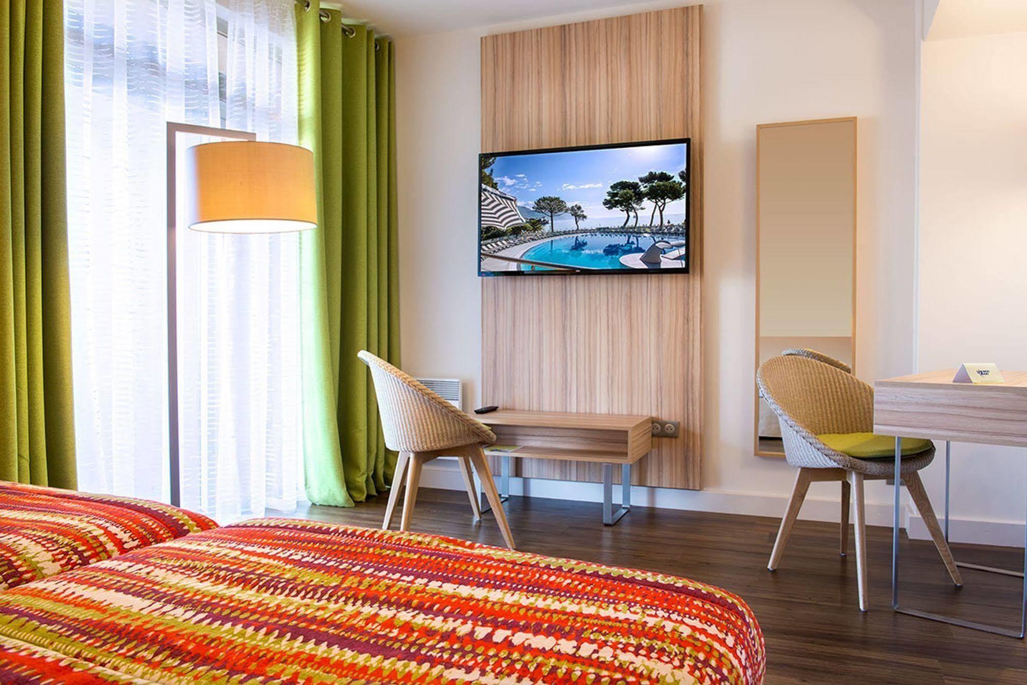 โฮเต็ล วาก็องซ์ เบลอ เดลคลอย Hotel แซงต์-ฌอง-กัป-เฟราต์ ภายนอก รูปภาพ