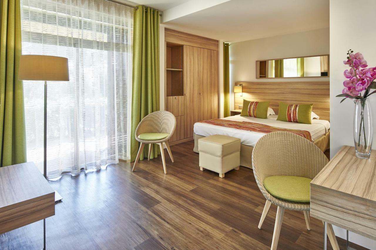 โฮเต็ล วาก็องซ์ เบลอ เดลคลอย Hotel แซงต์-ฌอง-กัป-เฟราต์ ภายนอก รูปภาพ